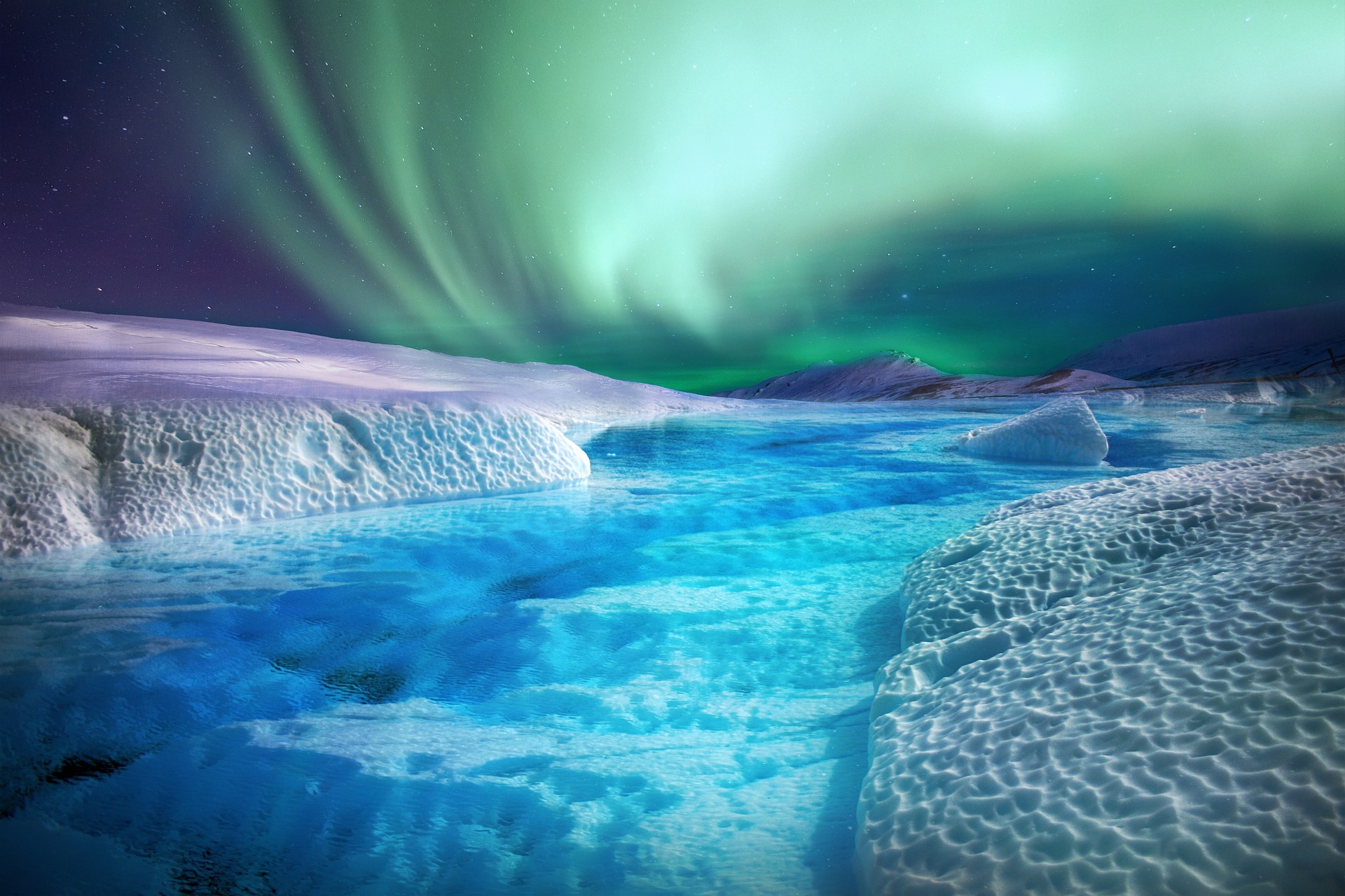 northern-lights-4038299_1920